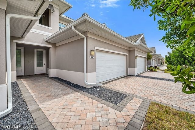 257 Indies DR E 202, Naples, FL 34114