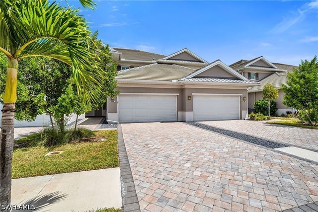 257 Indies DR E 202, Naples, FL 34114