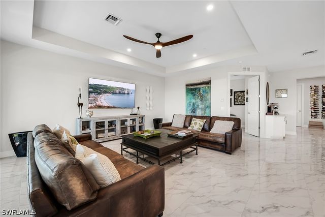257 Indies DR E 202, Naples, FL 34114