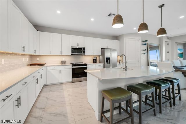 257 Indies DR E 202, Naples, FL 34114