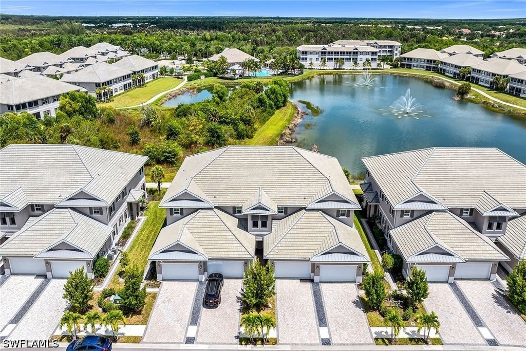 257 Indies DR E 202, Naples, FL 34114
