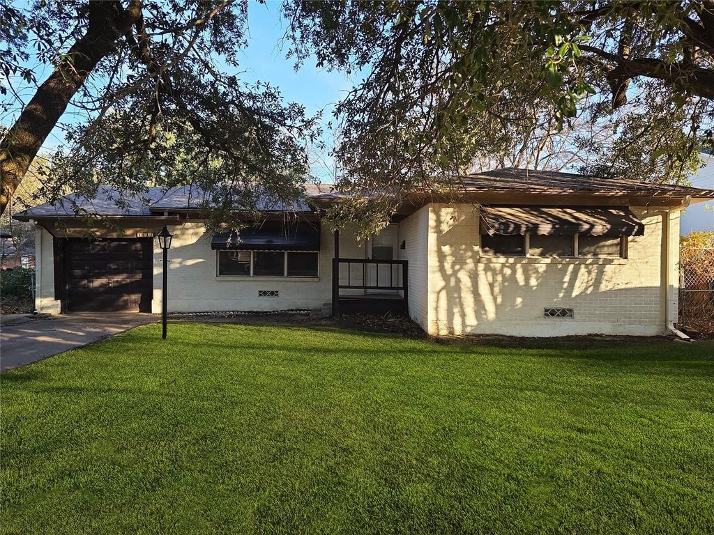 1811 W College Street, Sherman, TX 75092