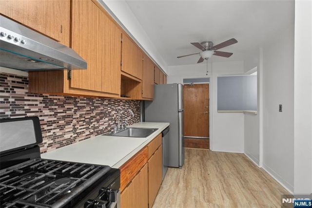 208 Anderson Nf3, Hackensack, NJ 07601