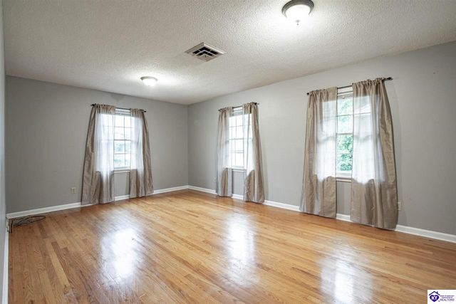 1106 Pawnee Drive, Elizabethtown, KY 42701