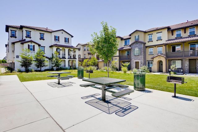 1052 Chamomile Walkway, San Jose, CA 95133
