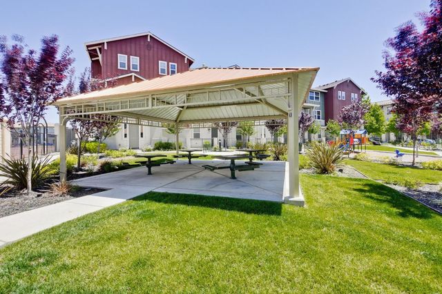 1052 Chamomile Walkway, San Jose, CA 95133