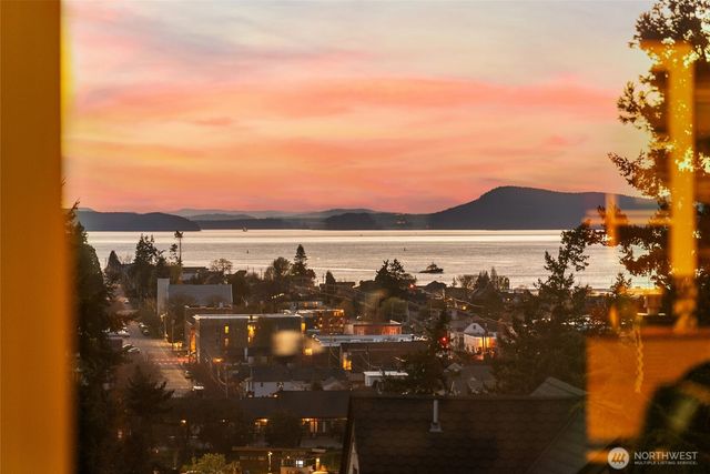 303 7th Street, Anacortes, WA 98221