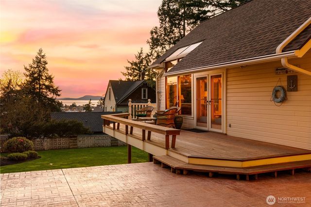 303 7th Street, Anacortes, WA 98221