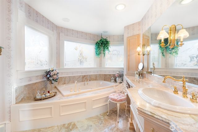 303 7th Street, Anacortes, WA 98221