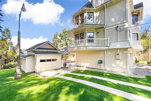 303 7th Street, Anacortes, WA 98221