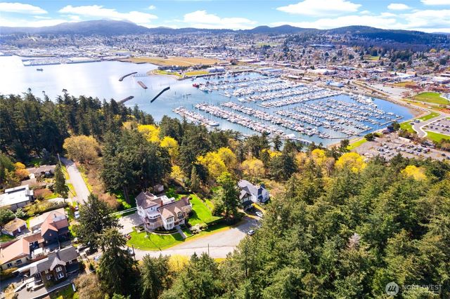 303 7th Street, Anacortes, WA 98221