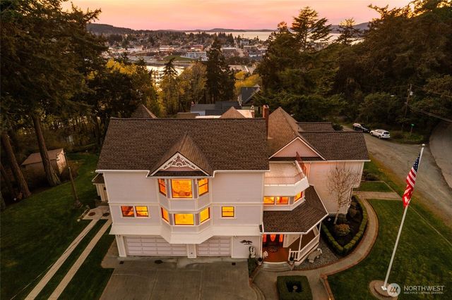 303 7th Street, Anacortes, WA 98221