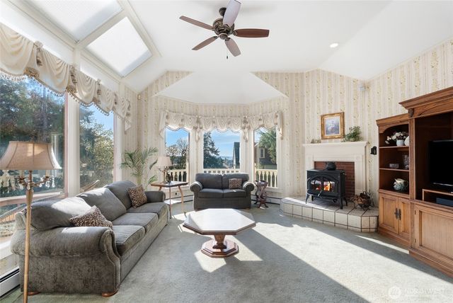 303 7th Street, Anacortes, WA 98221