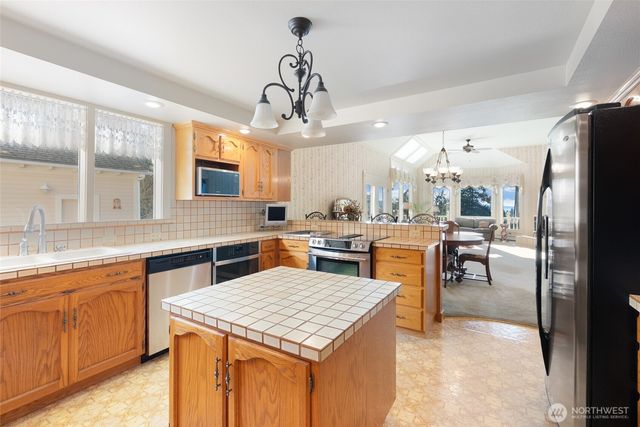 303 7th Street, Anacortes, WA 98221