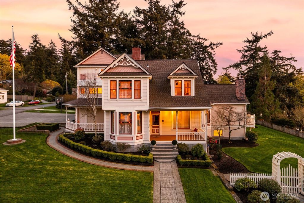 303 7th Street, Anacortes, WA 98221