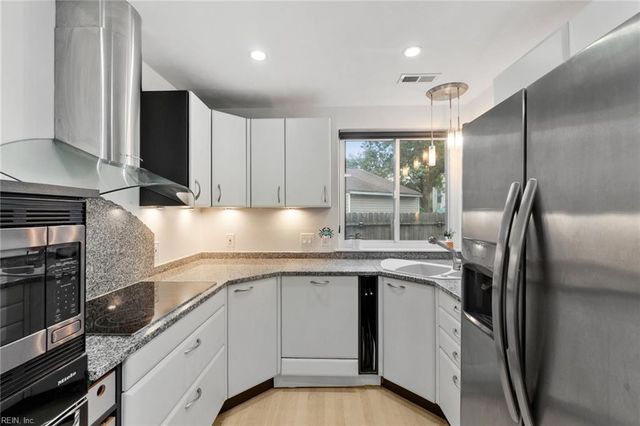 5104 Earlston LN, Virginia Beach, VA 23464