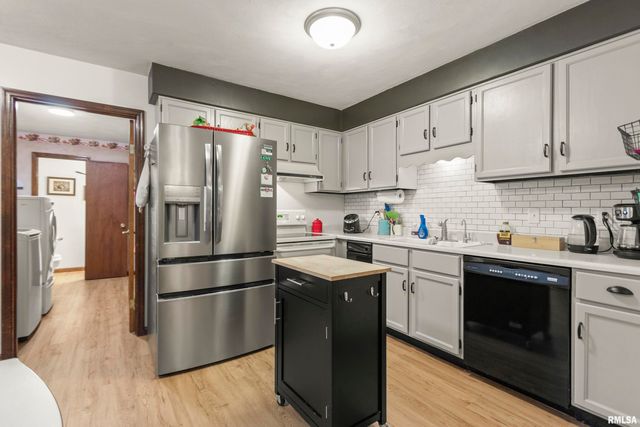 834 E FAIRVIEW Street, Peoria, IL 61615