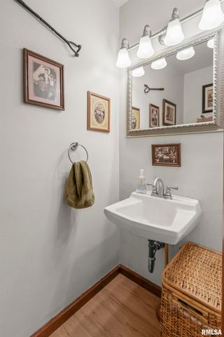 834 E FAIRVIEW Street, Peoria, IL 61615