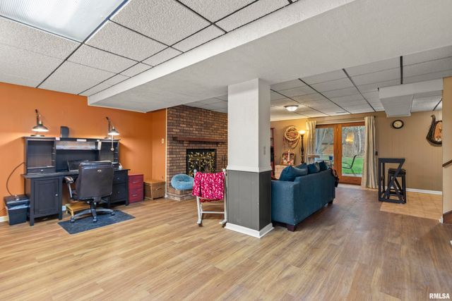 834 E FAIRVIEW Street, Peoria, IL 61615