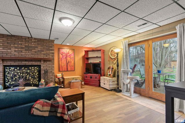 834 E FAIRVIEW Street, Peoria, IL 61615