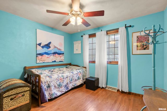 834 E FAIRVIEW Street, Peoria, IL 61615