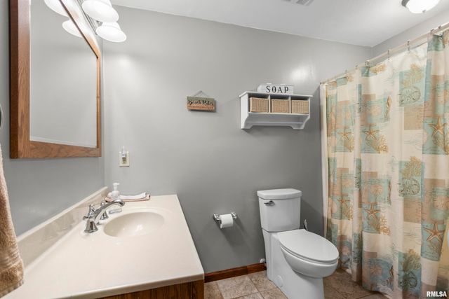 834 E FAIRVIEW Street, Peoria, IL 61615