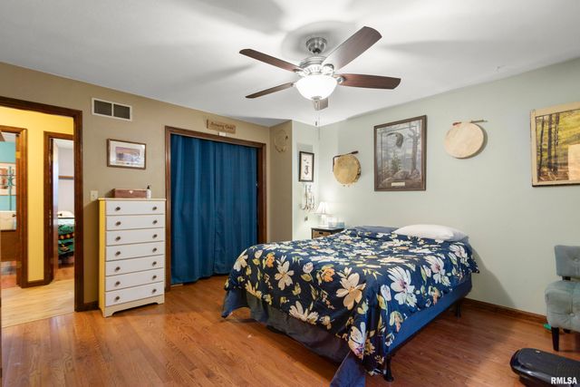 834 E FAIRVIEW Street, Peoria, IL 61615