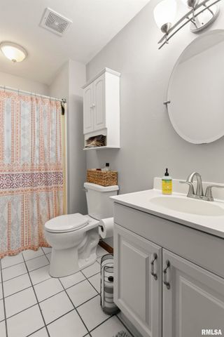 834 E FAIRVIEW Street, Peoria, IL 61615