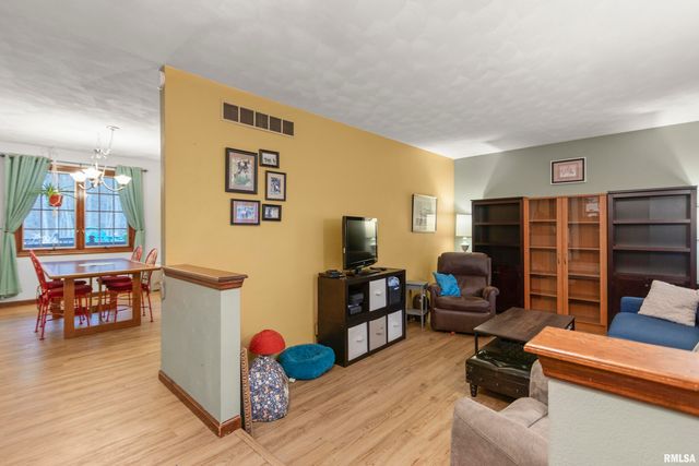 834 E FAIRVIEW Street, Peoria, IL 61615