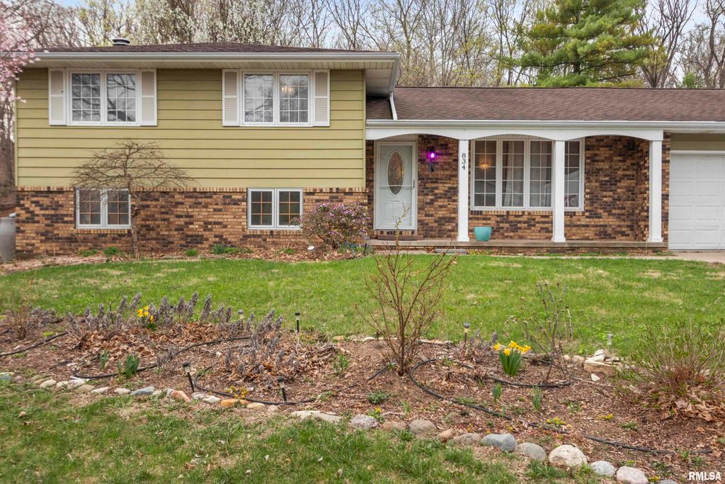 834 E FAIRVIEW Street, Peoria, IL 61615