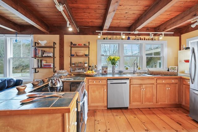 44 Plantingfield Way, Edgartown, MA 02539