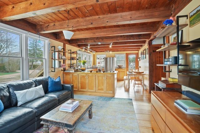 44 Plantingfield Way, Edgartown, MA 02539