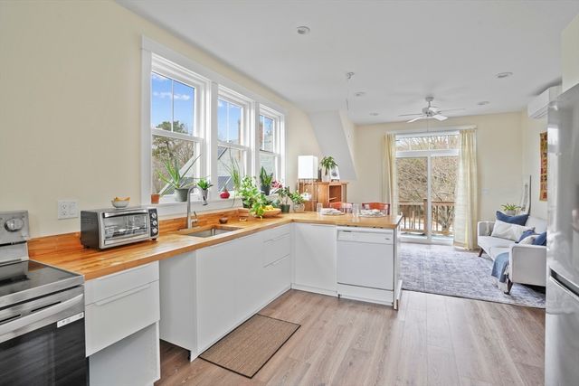 44 Plantingfield Way, Edgartown, MA 02539