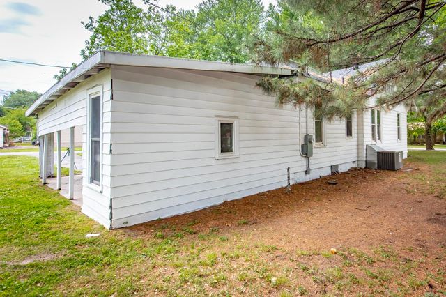 400 NE 1st Street, England, AR 72046