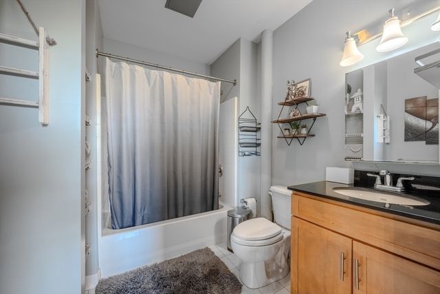 52 Lawrence Dr M408, Lowell, MA 01854