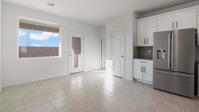 1461 Calle Oeste NW, Los Lunas, NM 87031