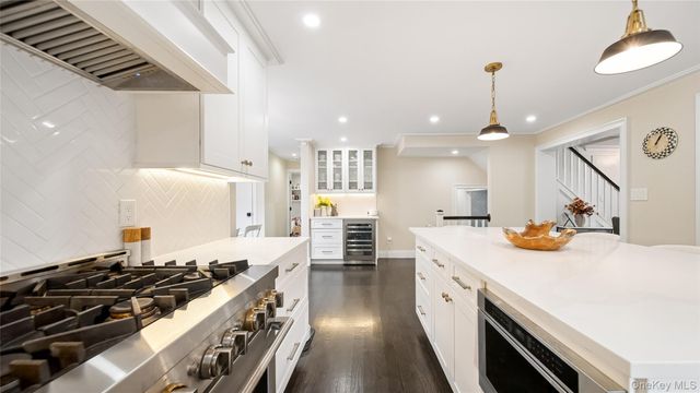 305 Nassau Avenue, Manhasset, NY 11030