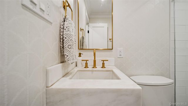 305 Nassau Avenue, Manhasset, NY 11030