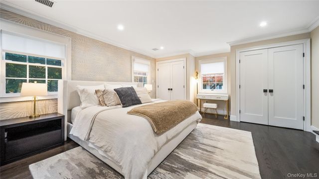 305 Nassau Avenue, Manhasset, NY 11030