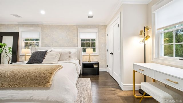 305 Nassau Avenue, Manhasset, NY 11030