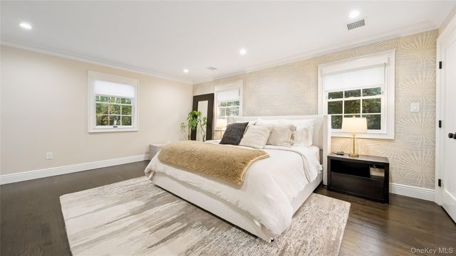 305 Nassau Avenue, Manhasset, NY 11030