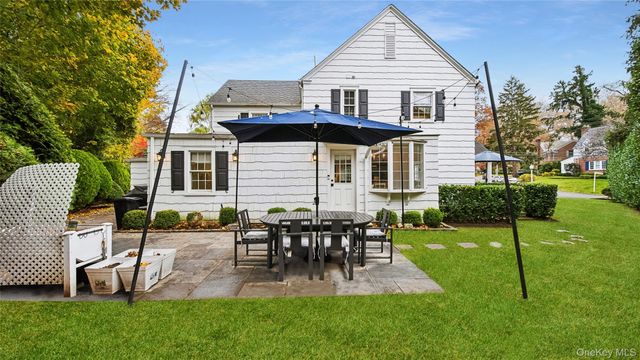 305 Nassau Avenue, Manhasset, NY 11030