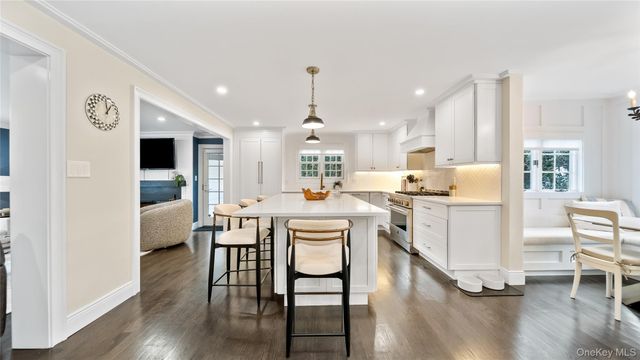 305 Nassau Avenue, Manhasset, NY 11030