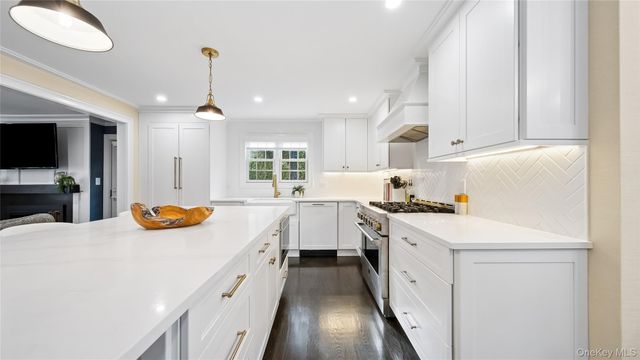 305 Nassau Avenue, Manhasset, NY 11030