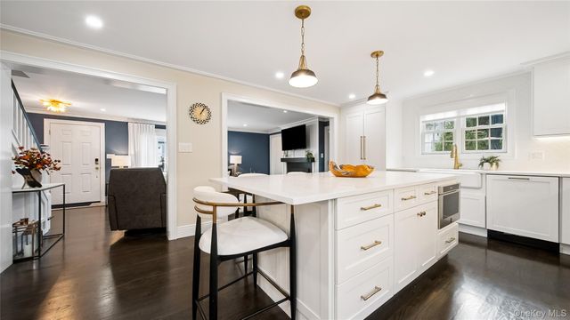 305 Nassau Avenue, Manhasset, NY 11030