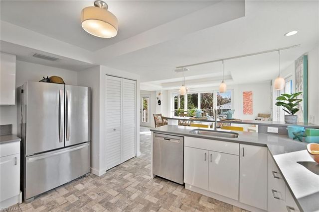 2499 Harbour LN, Sanibel, FL 33957