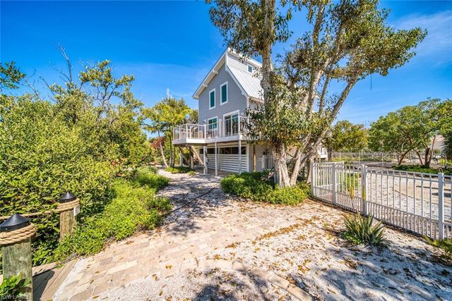 2499 Harbour LN, Sanibel, FL 33957