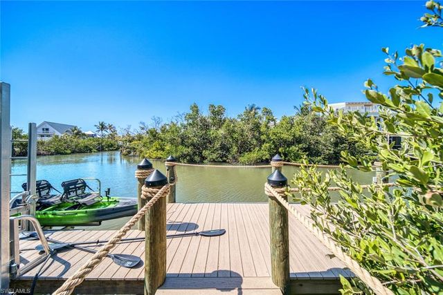 2499 Harbour LN, Sanibel, FL 33957