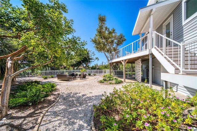2499 Harbour LN, Sanibel, FL 33957