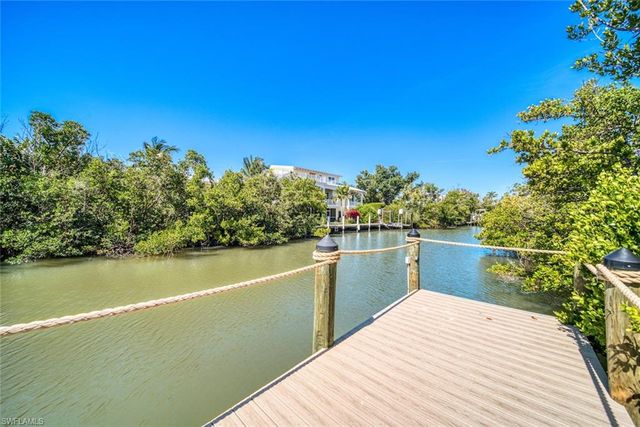 2499 Harbour LN, Sanibel, FL 33957